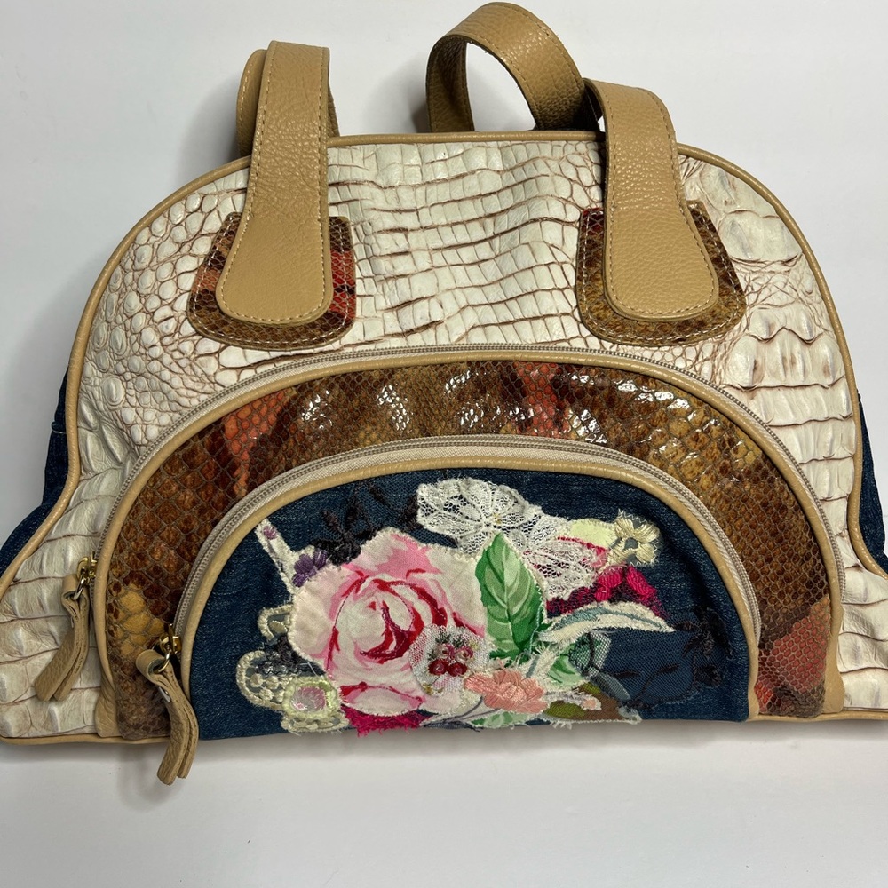 Elegant Floral Embroidered Shoulder Bag